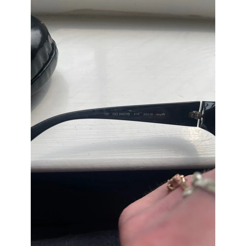 Vintage 90's Gucci Oval Sunglasses (2547/S) with Hard Case